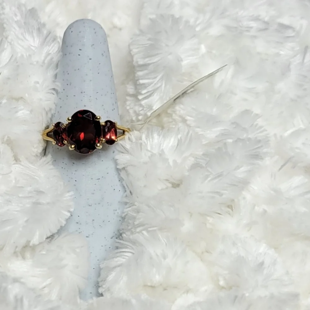 10K Yellow Gold 3 Stone Garnet Ring - Picture 1 of 10